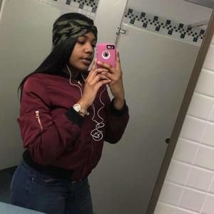 Meet your Posher, Cy brielle